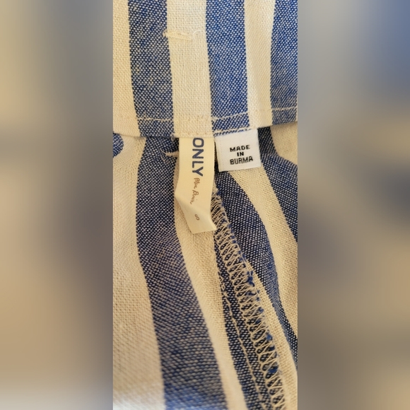 Only High Rise Shorts - Picture 2 of 8